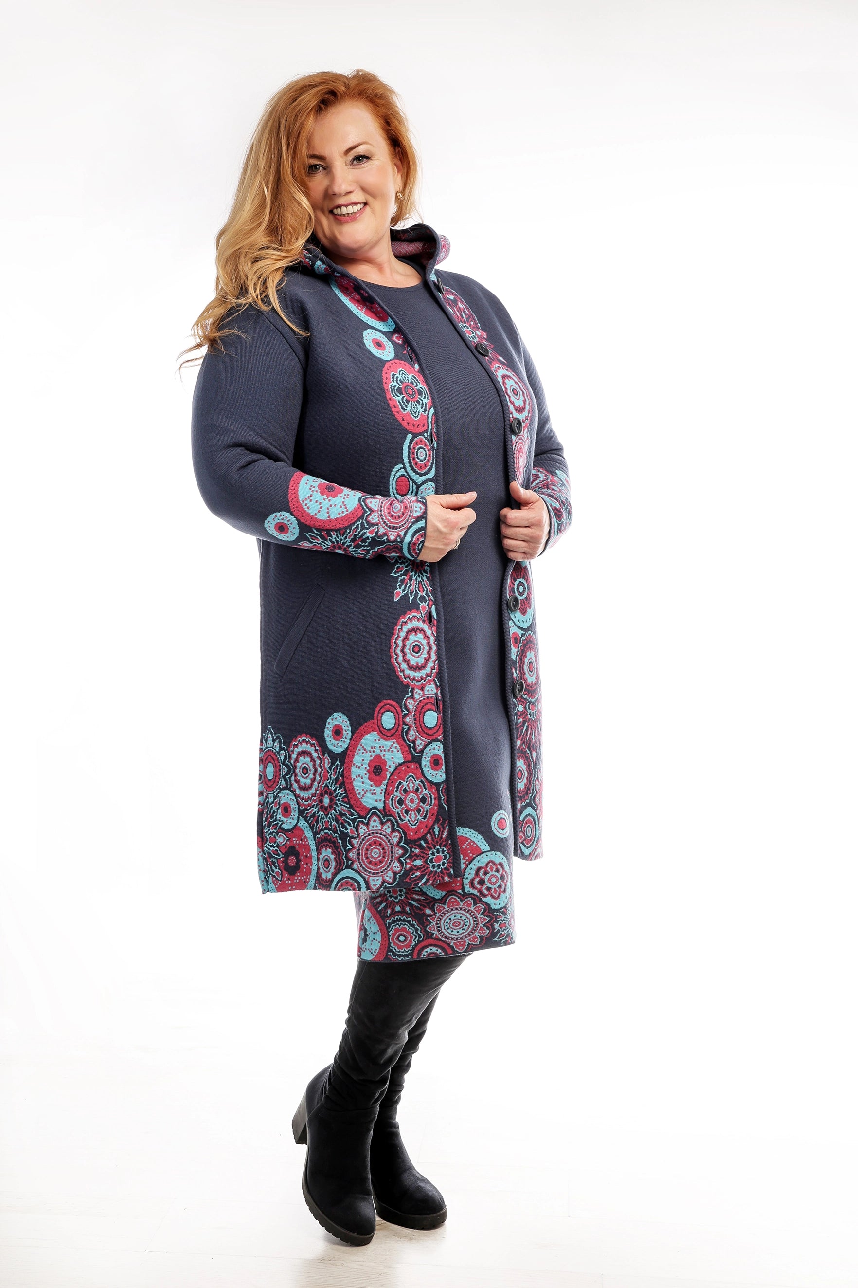 Cintia Kötött Kabát Kapucnival és Virágmintával