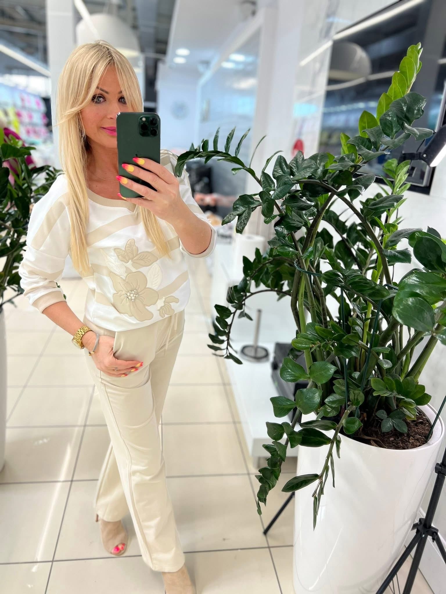 Anikó V-nyakú női felső