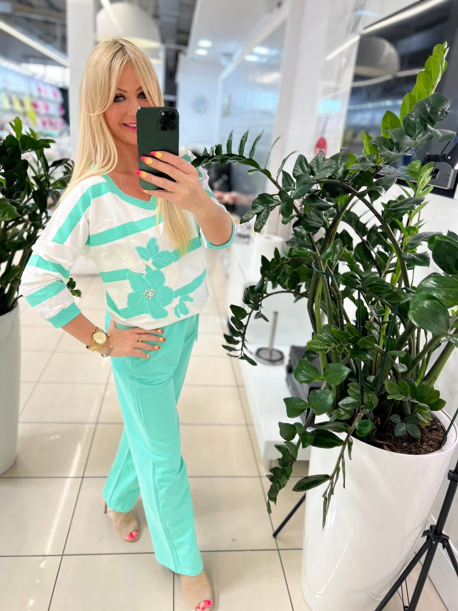 Anikó V-nyakú női felső