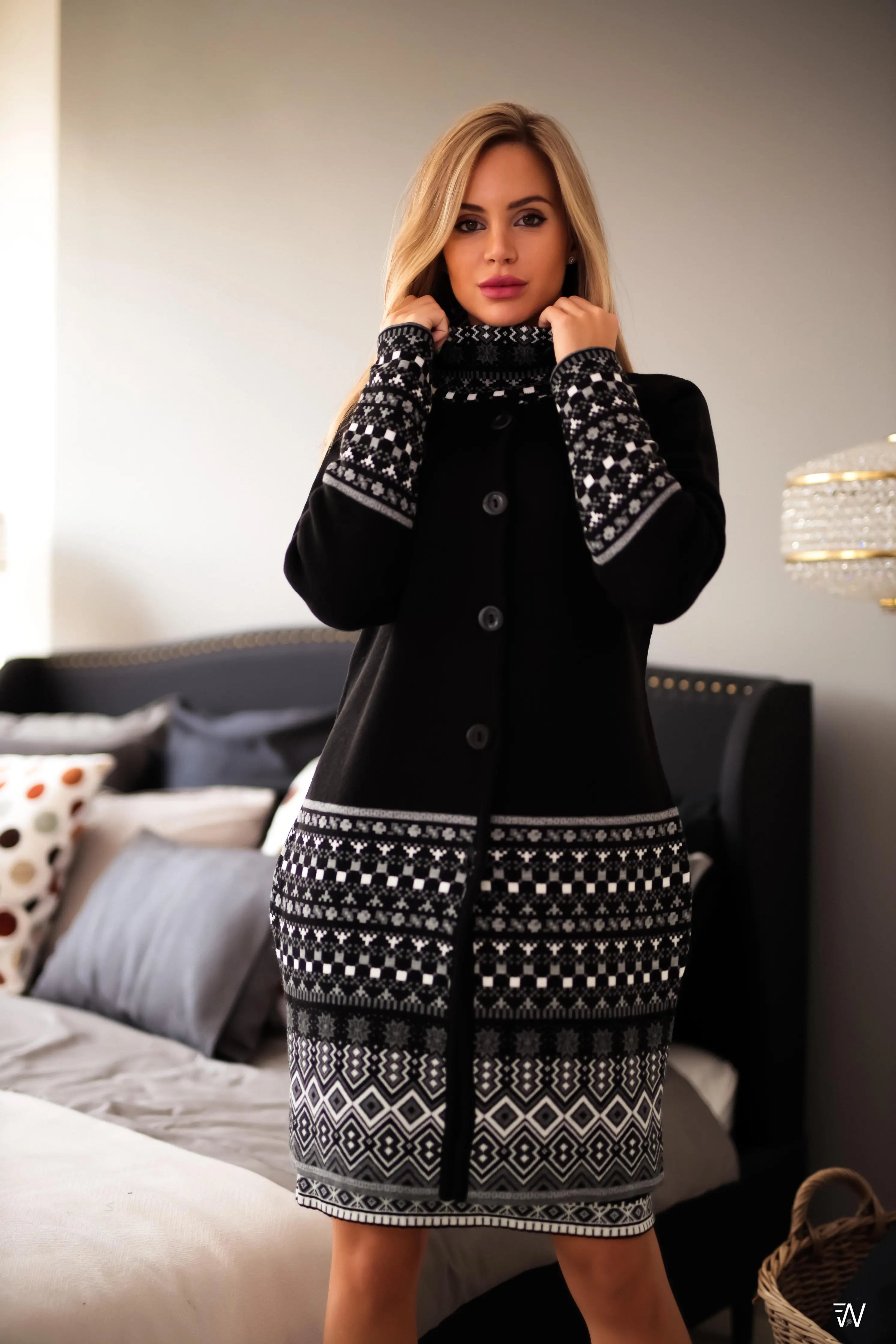 Chic and timeless High-Neck coat for formal and casual looks.